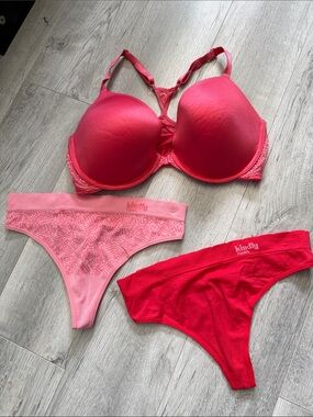 Maidenform bra 38 D and thongs size large new